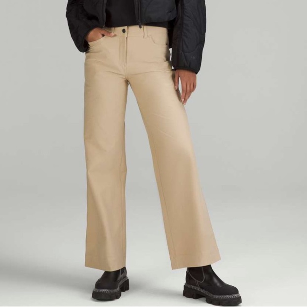 Lululemon City Sleek 5 Pocket High-Rise Wide-Leg Pant *Light Utilitech
Trench
